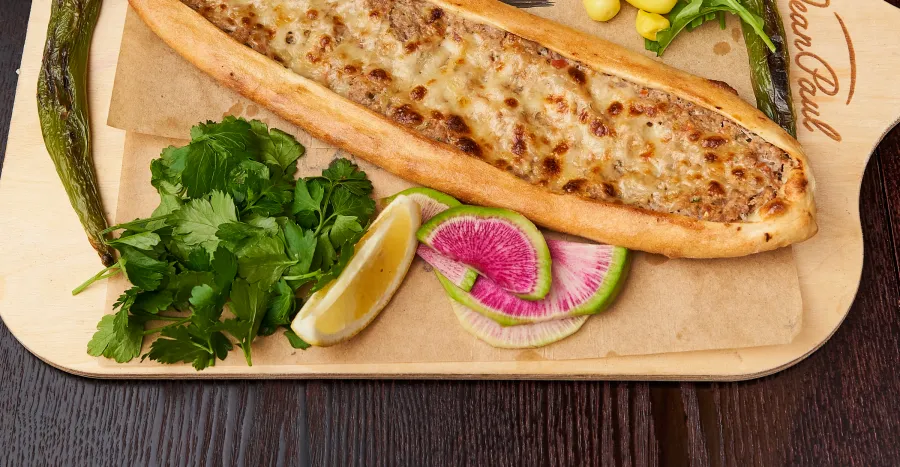 Kıymalı Kaşarlı Pide
