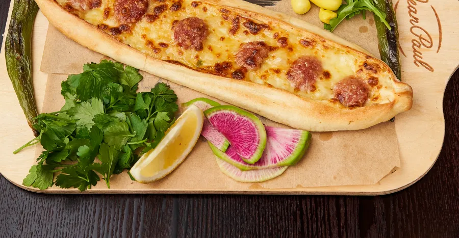 Sucuklu Kaşarlı Pide