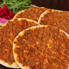 Lahmacun — ustasından bir kare